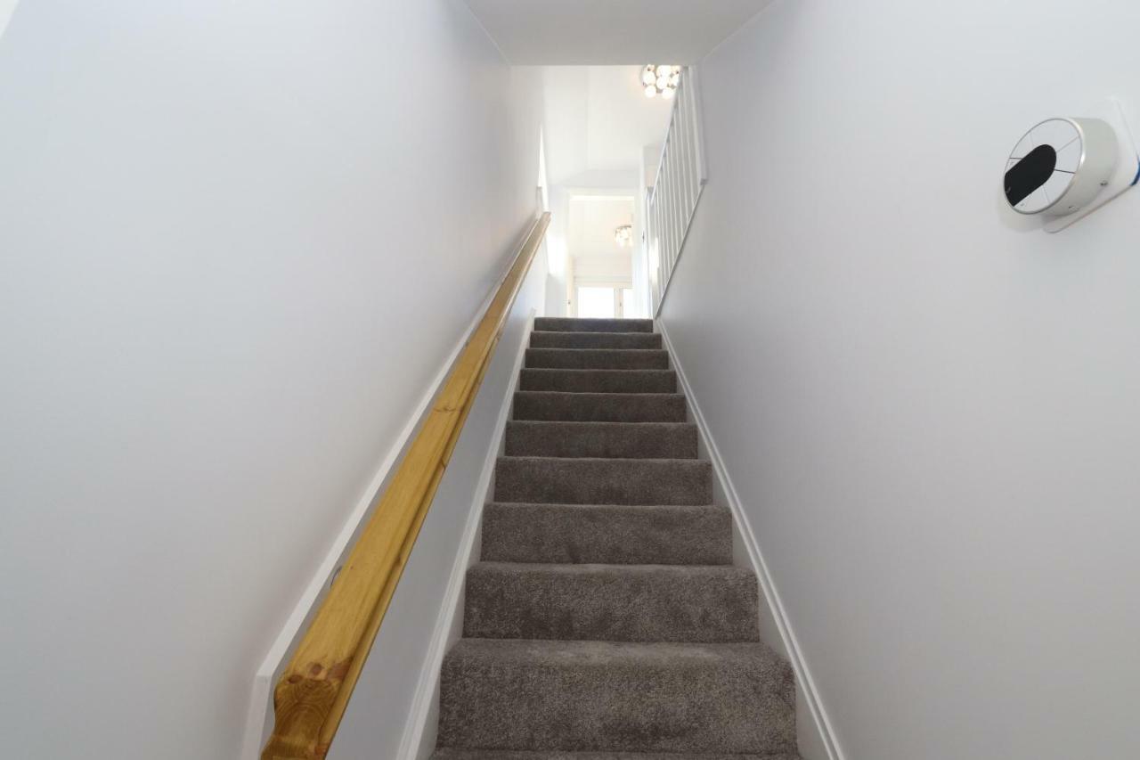 Dunfermline - Luxury 3 Bedroom 2 Bathroom Detached House With Garden ภายนอก รูปภาพ