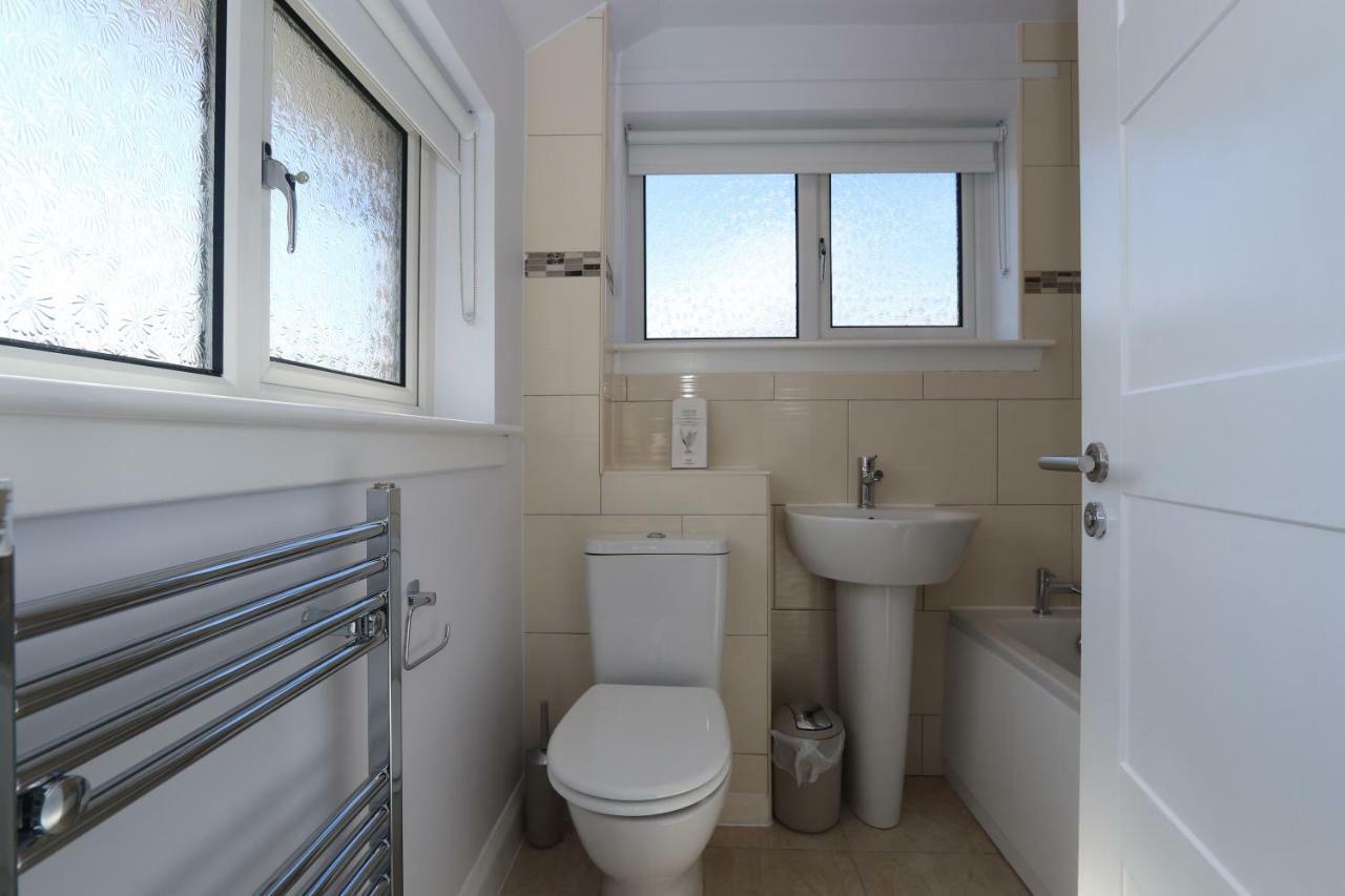 Dunfermline - Luxury 3 Bedroom 2 Bathroom Detached House With Garden ภายนอก รูปภาพ