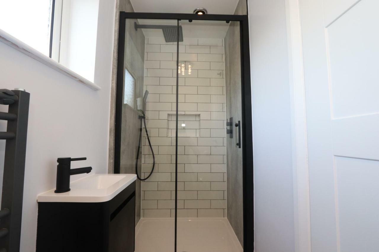 Dunfermline - Luxury 3 Bedroom 2 Bathroom Detached House With Garden ภายนอก รูปภาพ