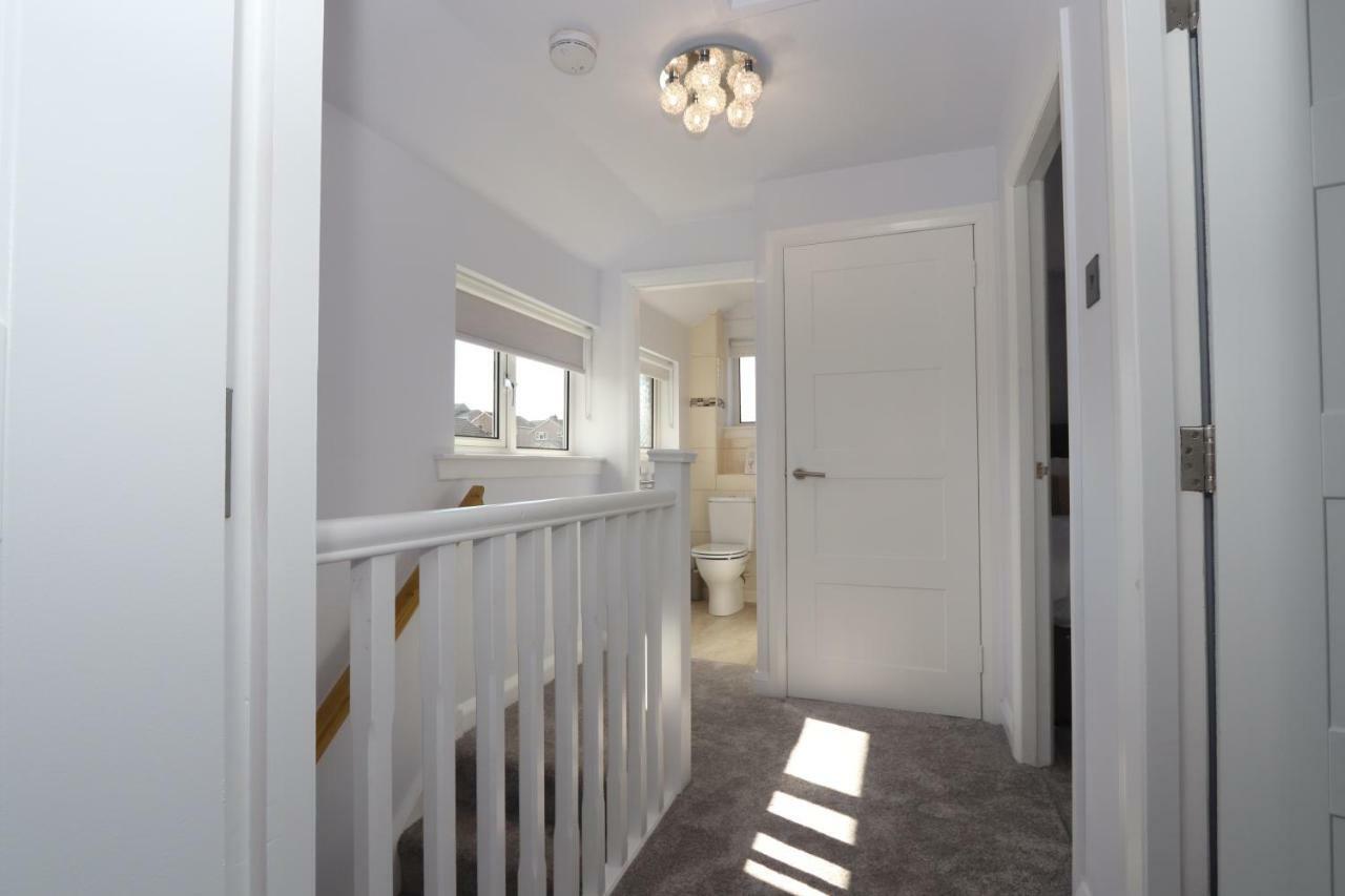 Dunfermline - Luxury 3 Bedroom 2 Bathroom Detached House With Garden ภายนอก รูปภาพ