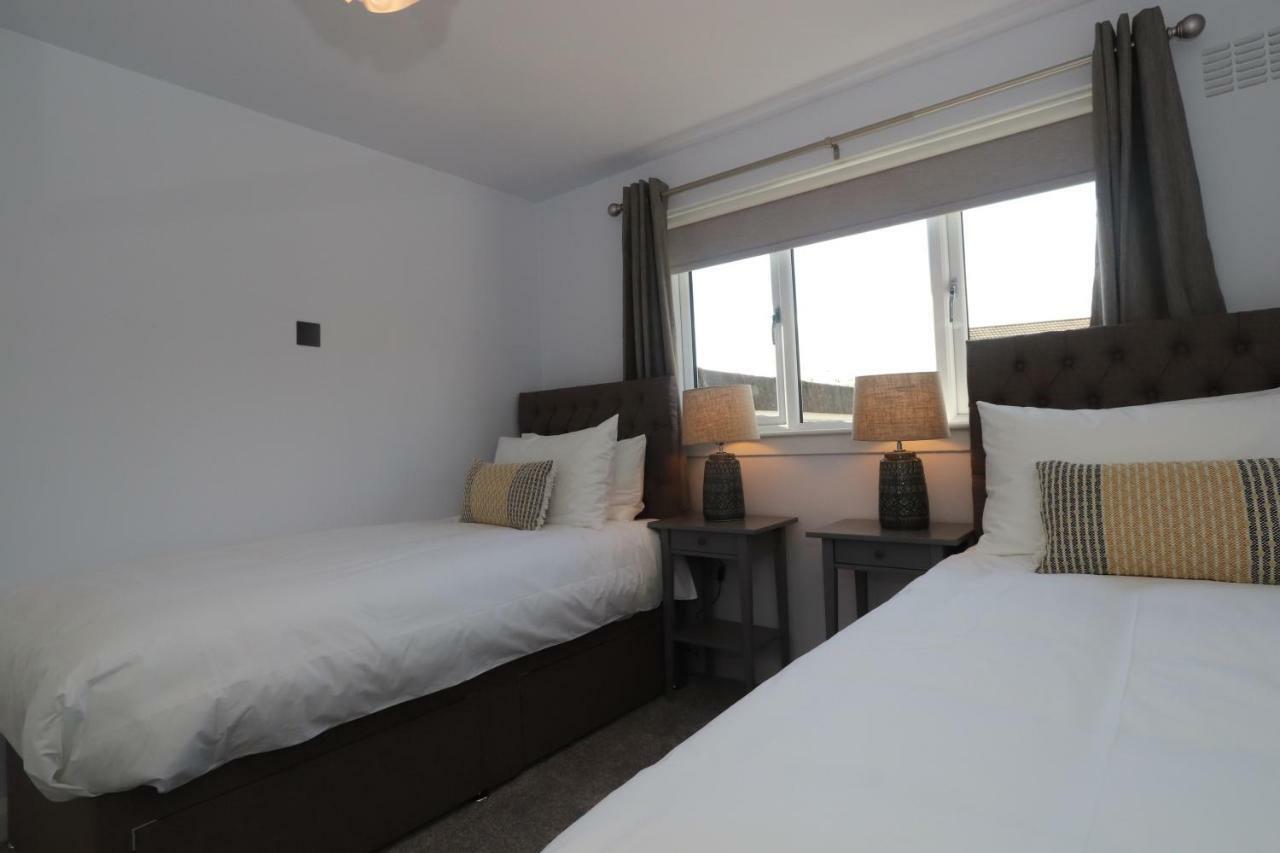 Dunfermline - Luxury 3 Bedroom 2 Bathroom Detached House With Garden ภายนอก รูปภาพ