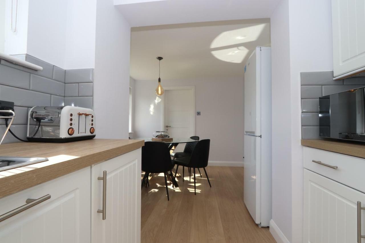 Dunfermline - Luxury 3 Bedroom 2 Bathroom Detached House With Garden ภายนอก รูปภาพ