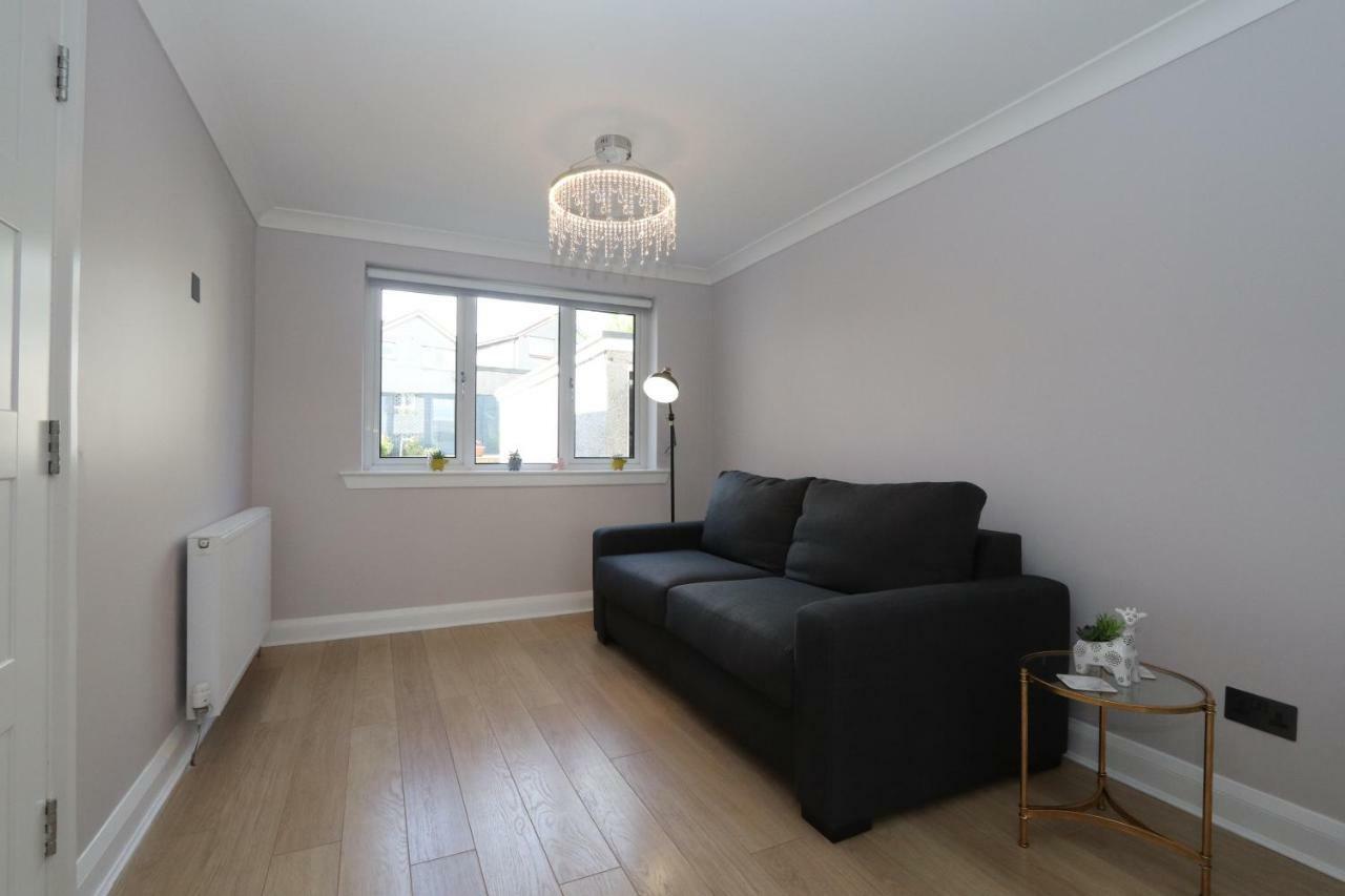 Dunfermline - Luxury 3 Bedroom 2 Bathroom Detached House With Garden ภายนอก รูปภาพ